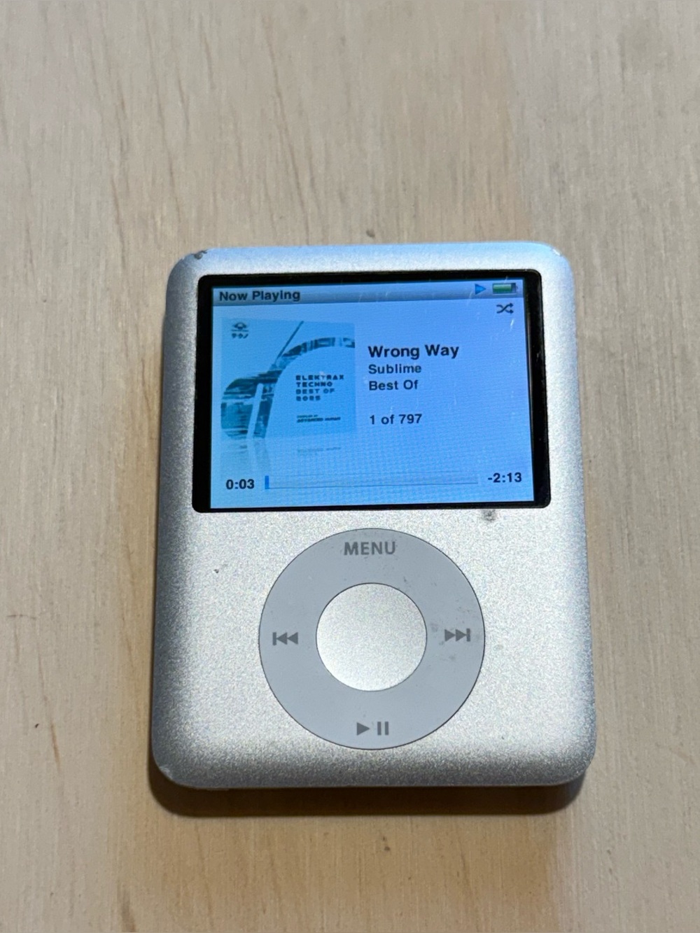 iPod Nano A1236 4GB Silver Tested Battery 5-7Hr w/Charg-797Songs Read Info Blw!